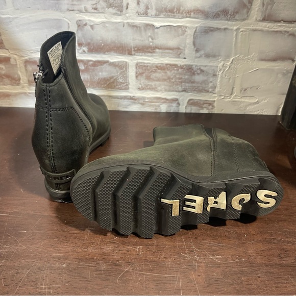Sorel Black Leather Wedge Boots size 7 - Picture 2 of 6